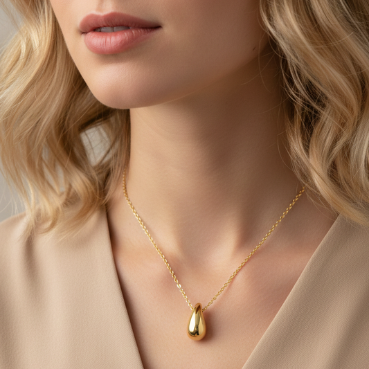 Noémi Teardrop Necklace