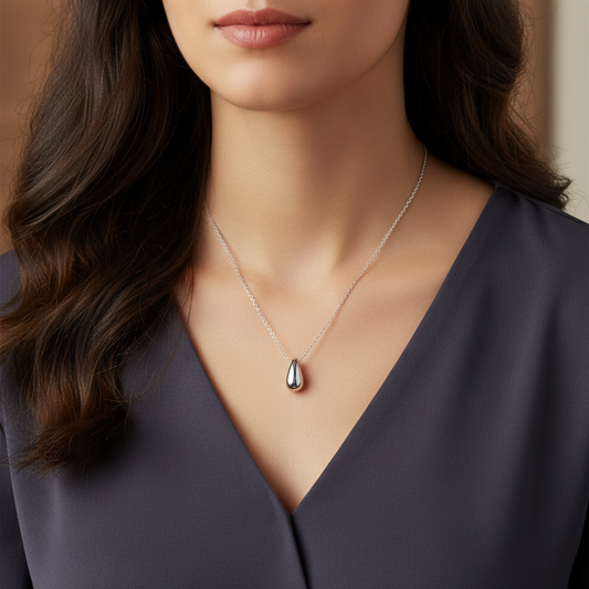 Noémi Teardrop Necklace