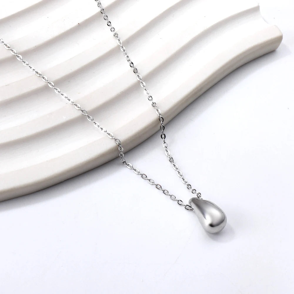 Noémi Teardrop Necklace