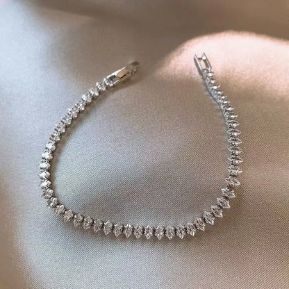 Eliara Teardrop Bracelet