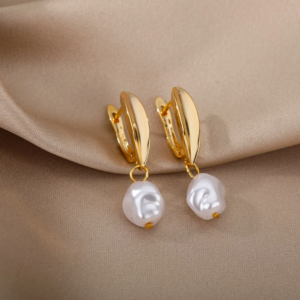 Isla Pearl Earrings