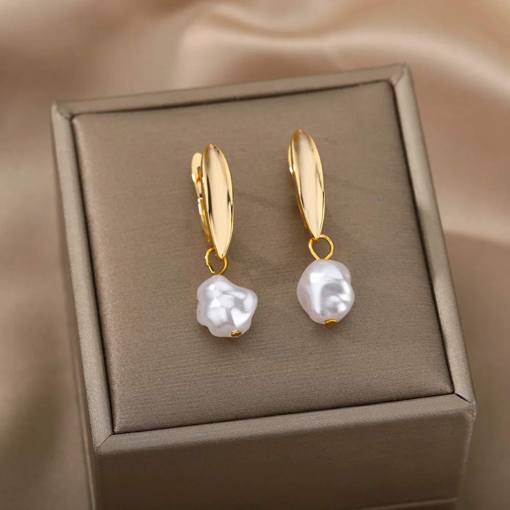 Isla Pearl Earrings